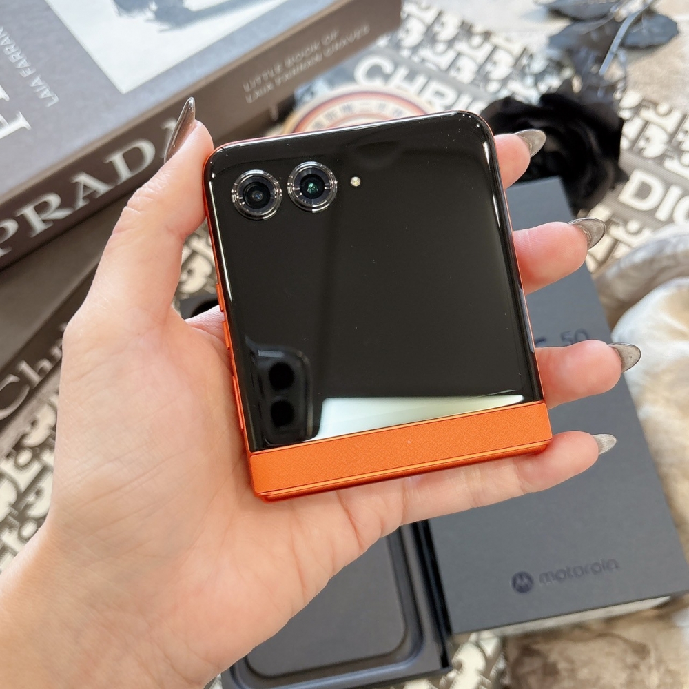 二手Moto Razr 50 8+256G橘色*40590(原廠保內）