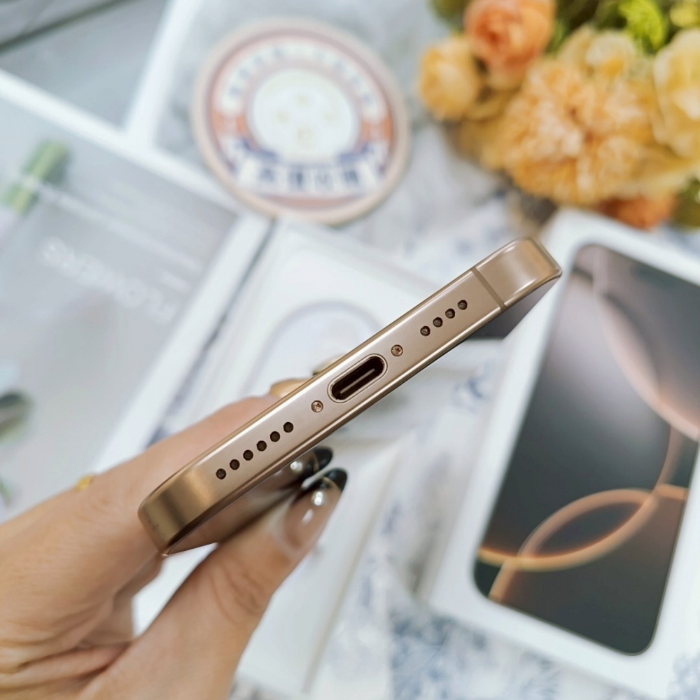 『歸仁』16ProMax 256G金色*53100（原廠保內）