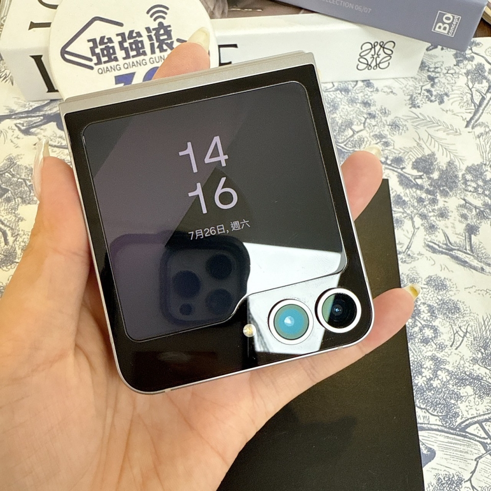 鹽行-二手Z flip 6 256g 銀 #72928（原廠保內）