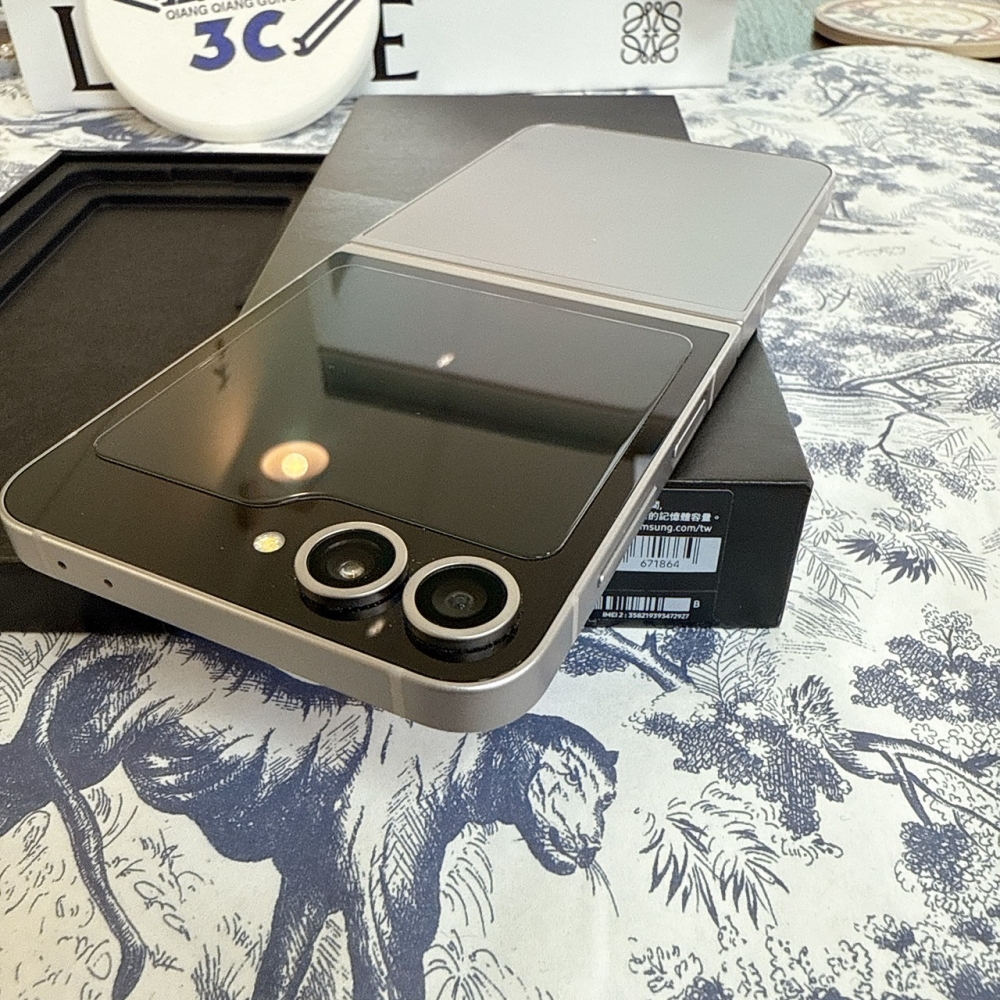 鹽行-二手Z flip 6 256g 銀 #72928（原廠保內）