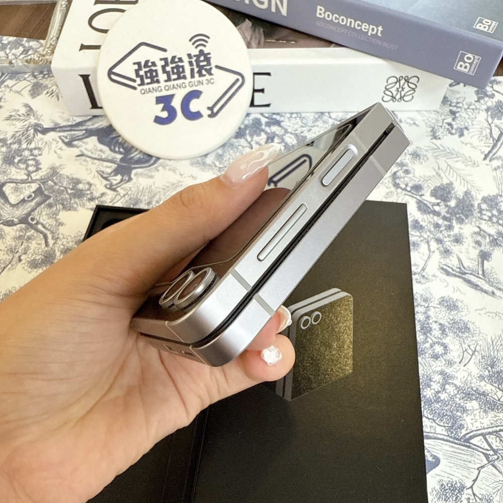 鹽行-二手Z flip 6 256g 銀 #72928（原廠保內）