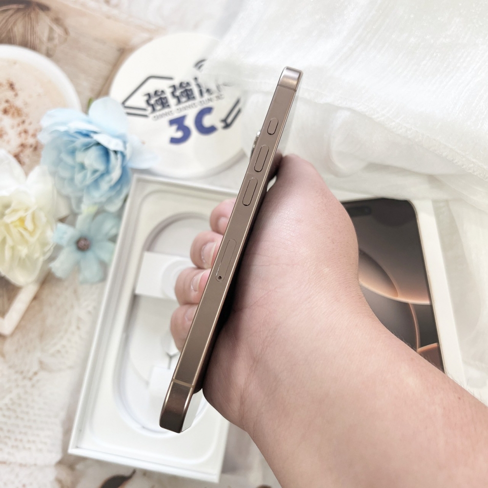 二手16 Pro 256G 金色*95666 (原廠保固內）