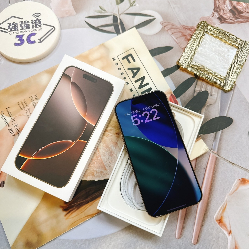 二手16 Pro 256G 金色*16252 (店保365天）