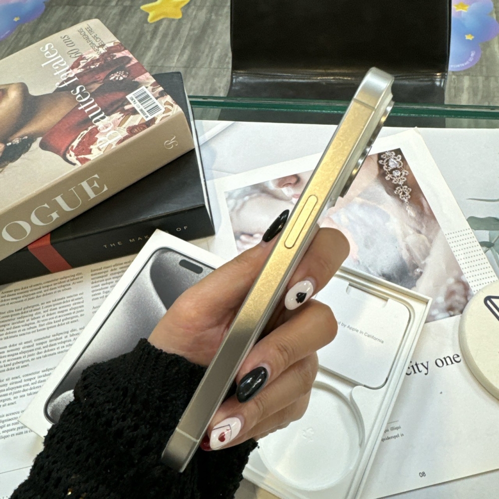 二手 15Pro256G原色*69822（店保365天）