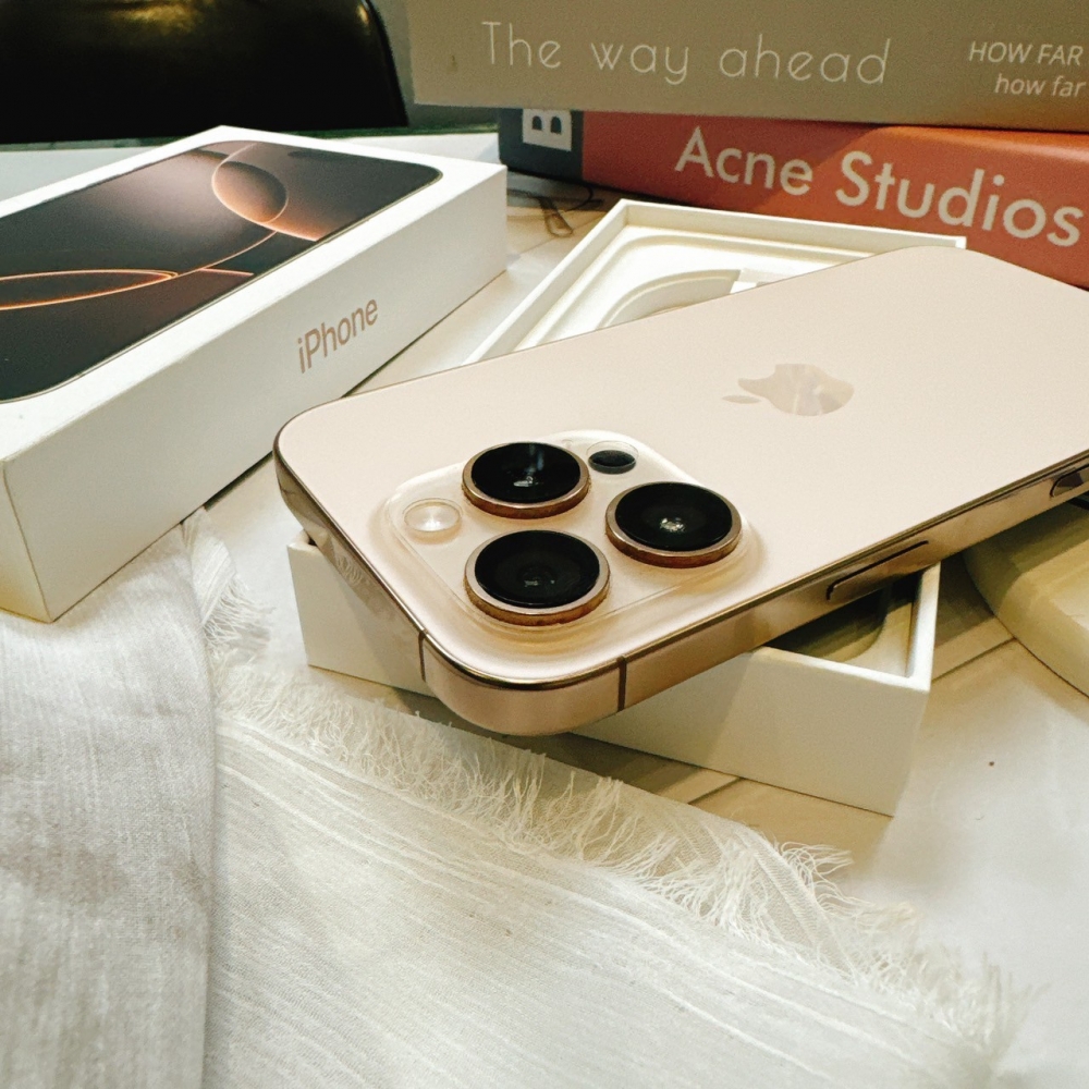 二手16 Pro 128G 金色*60117 (店保365天）