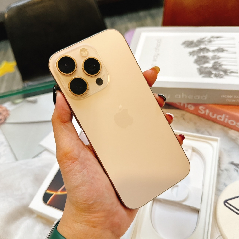 二手16 Pro 128G 金色*60117 (店保365天）