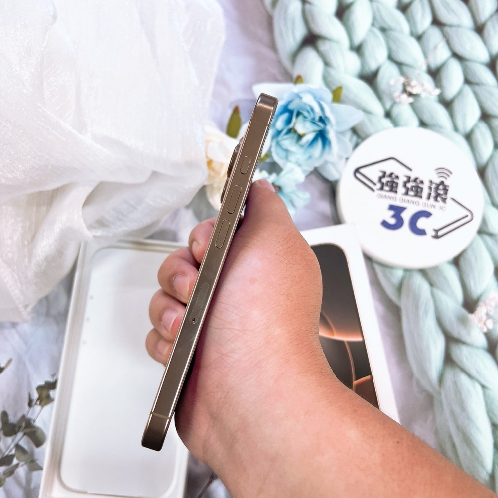 二手 iPhone16Pro256G 金*85706（原廠保內）