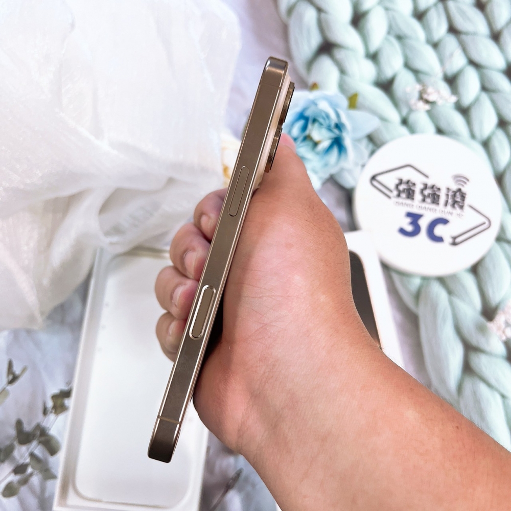 二手 iPhone16Pro256G 金*85706（原廠保內）