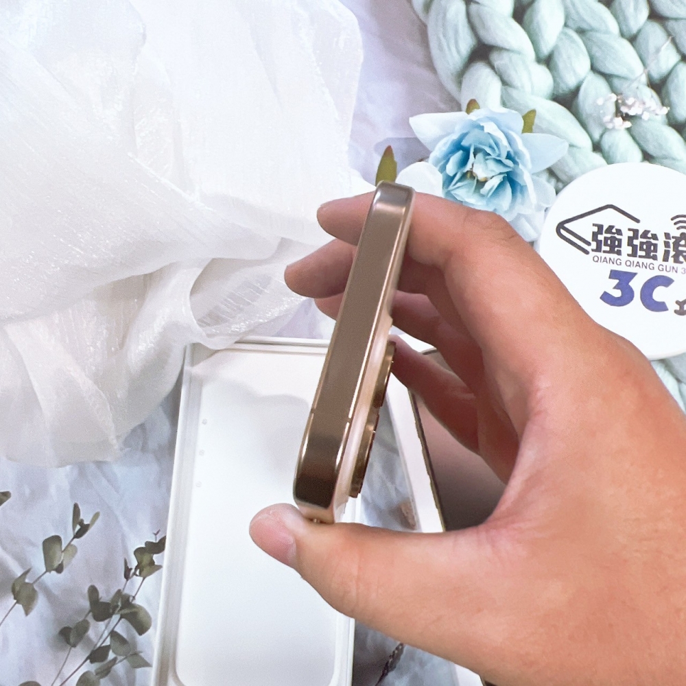 二手 iPhone16Pro256G 金*85706（原廠保內）