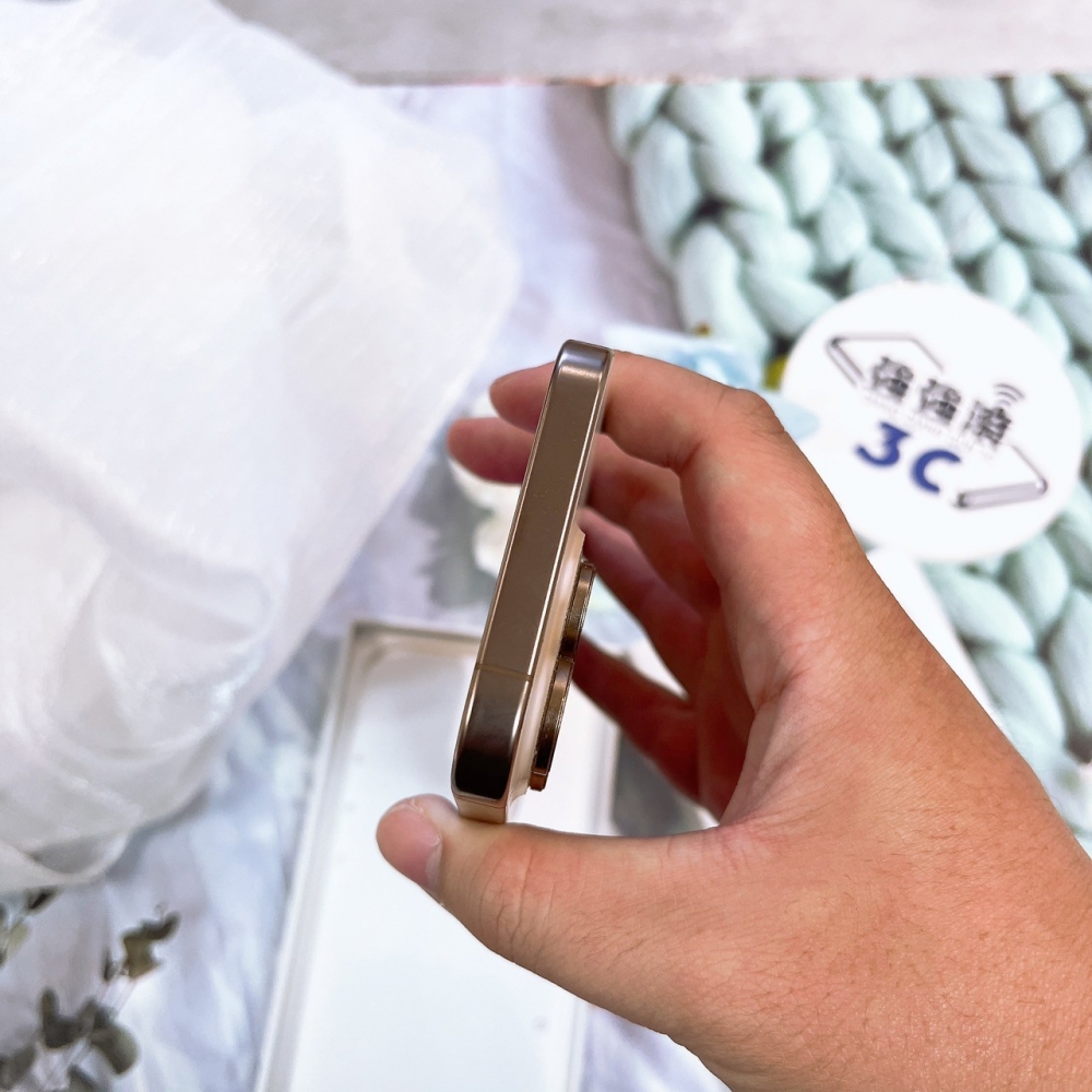 二手 16Pro256G 金色*88851（原廠保內）