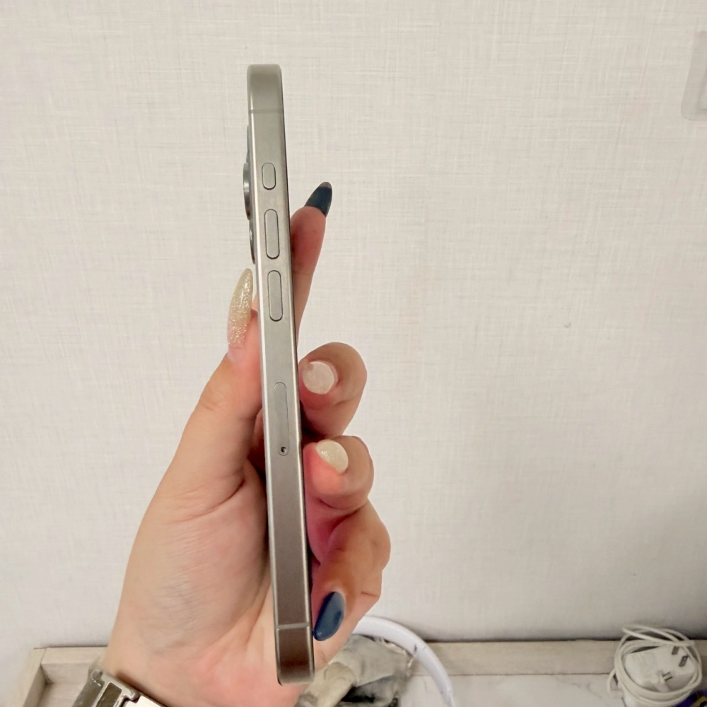 二手 15Pro256G原色*39550（店保365天）