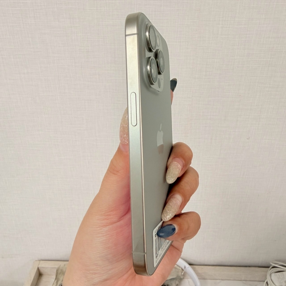 二手 15Pro256G原色*39550（店保365天）