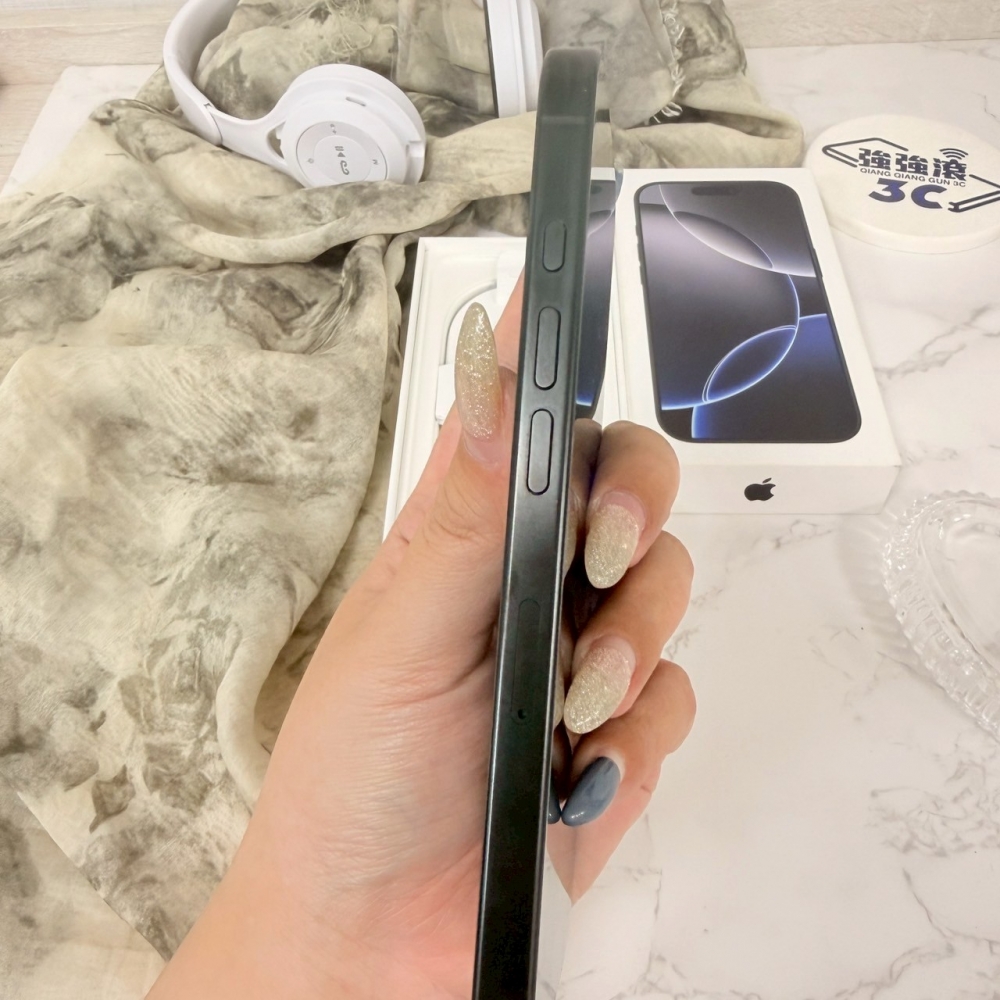 二手 16Pro256G 黑色*18818（原廠保內）