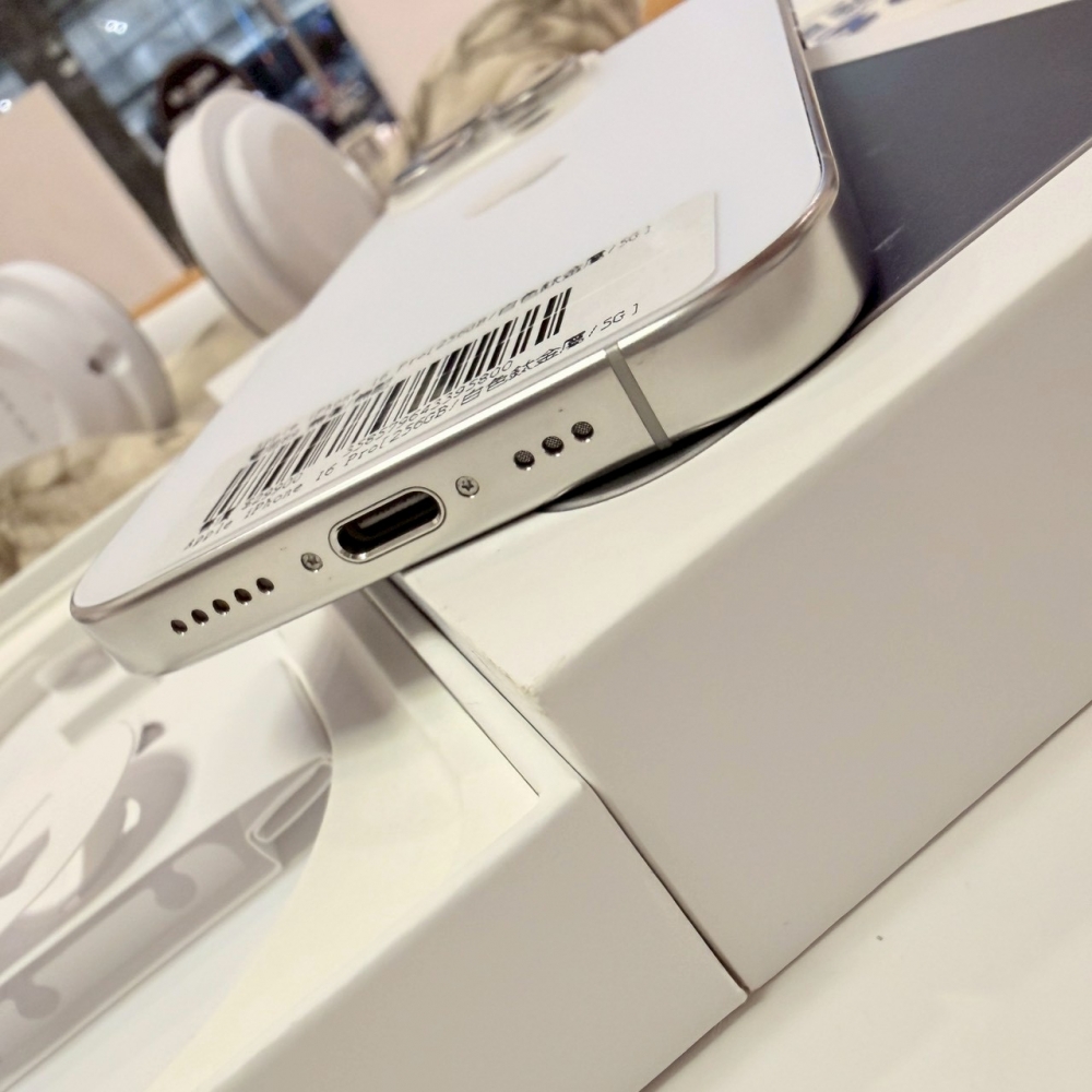 二手 iPhone16Pro 256G 白色*95800(店家保固）