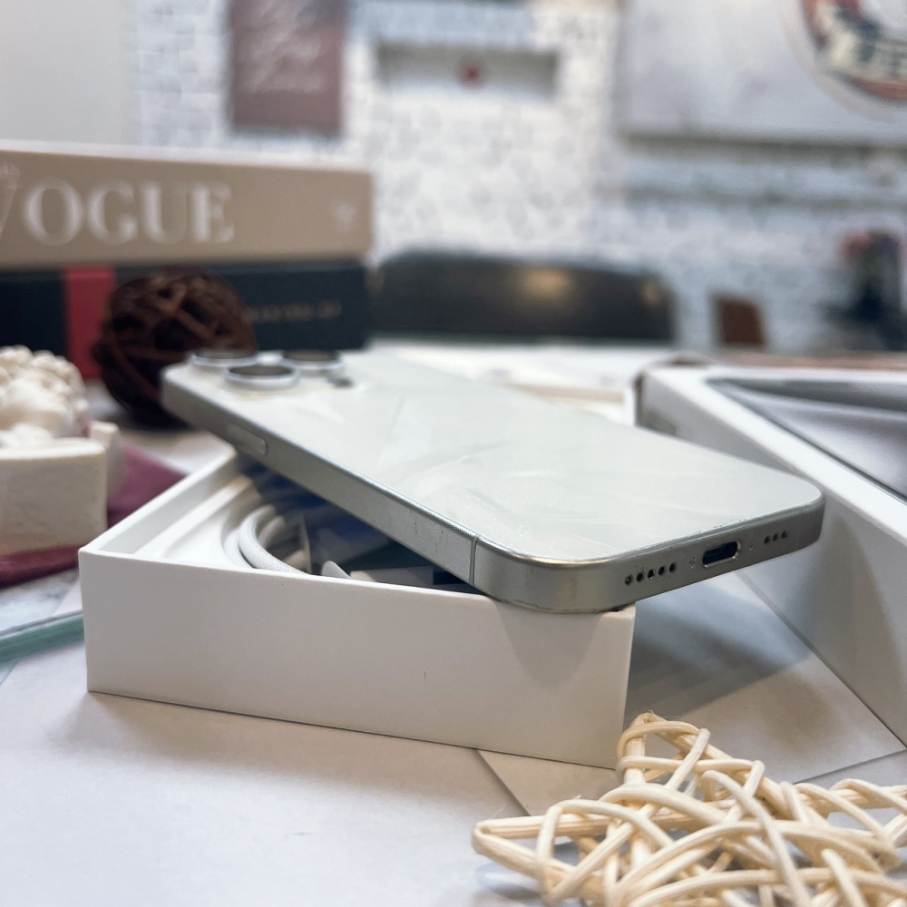 二手 iPhone15Pro 256G 白色*29630 (店家保固365天)