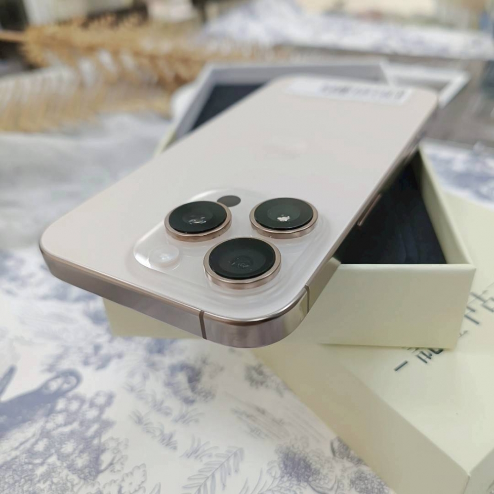 歸仁-iPhone16Pro256G金色*32675(店家保固一年)