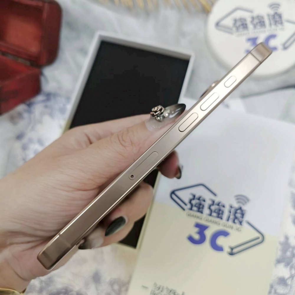 歸仁-iPhone16Pro256G金色*32675(店家保固一年)