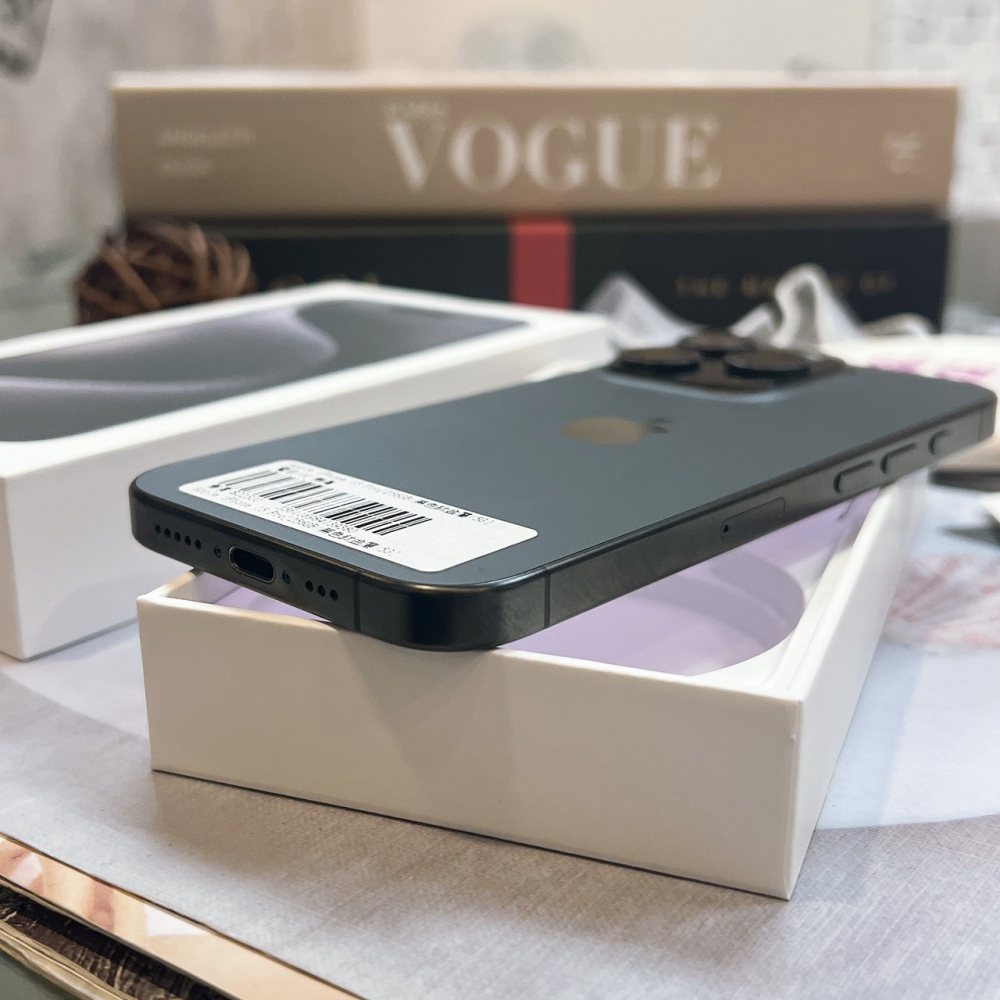 二手 iPhone15Pro 256G 黑色*39380 (店家保固365天)