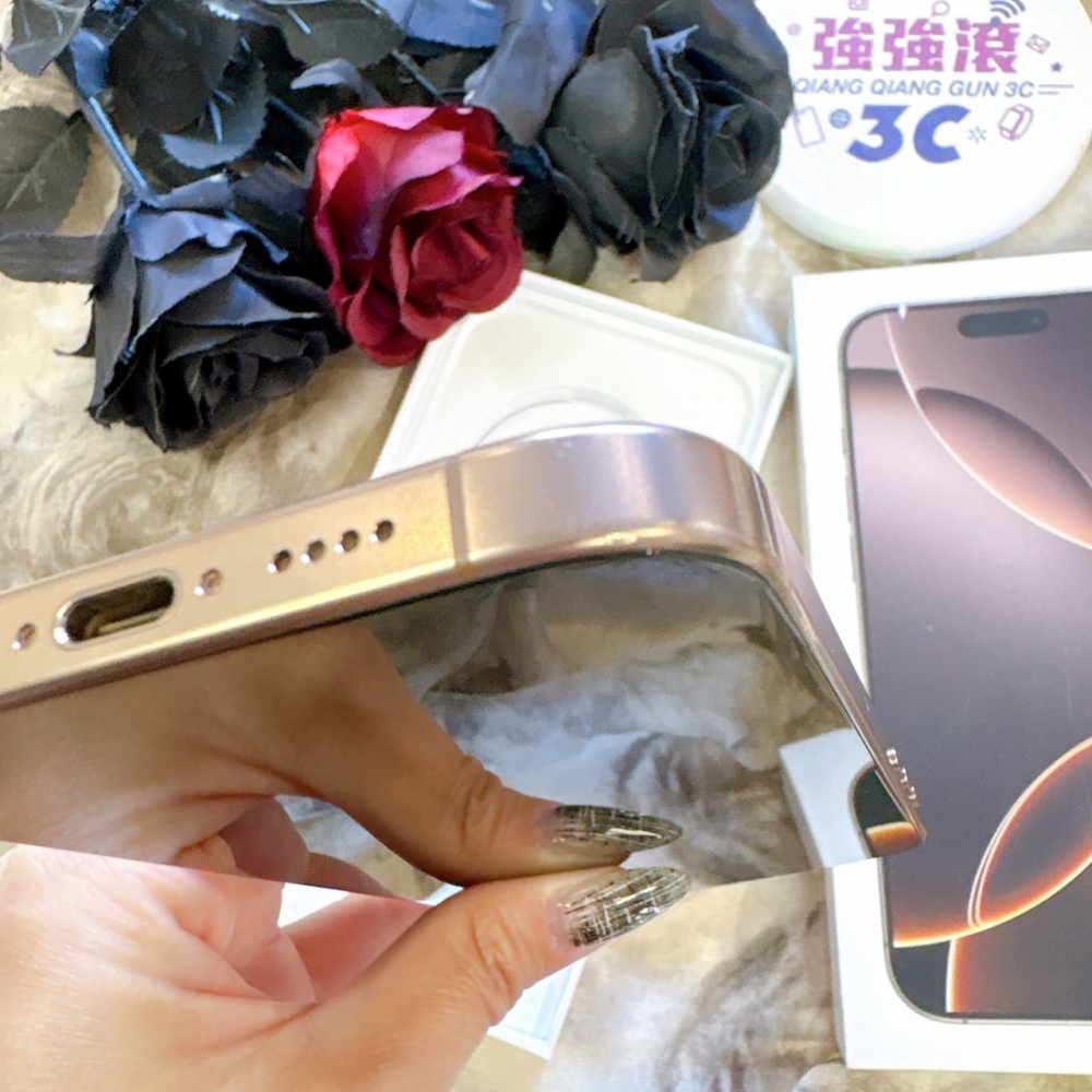 二手 iPhone 16 Pro Max 256G 金色*40900(原廠保內)