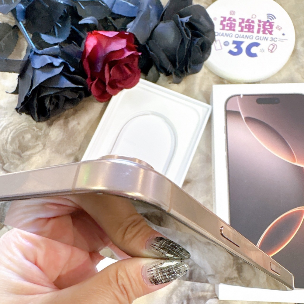 二手 iPhone 16 Pro Max 256G 金色*40900(原廠保內)