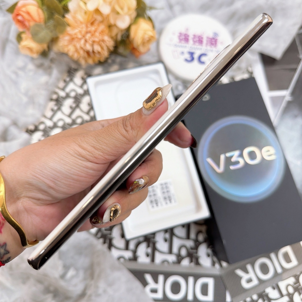 歸仁-二手Vivo V30e 8+256G白色#78652(店家90天)