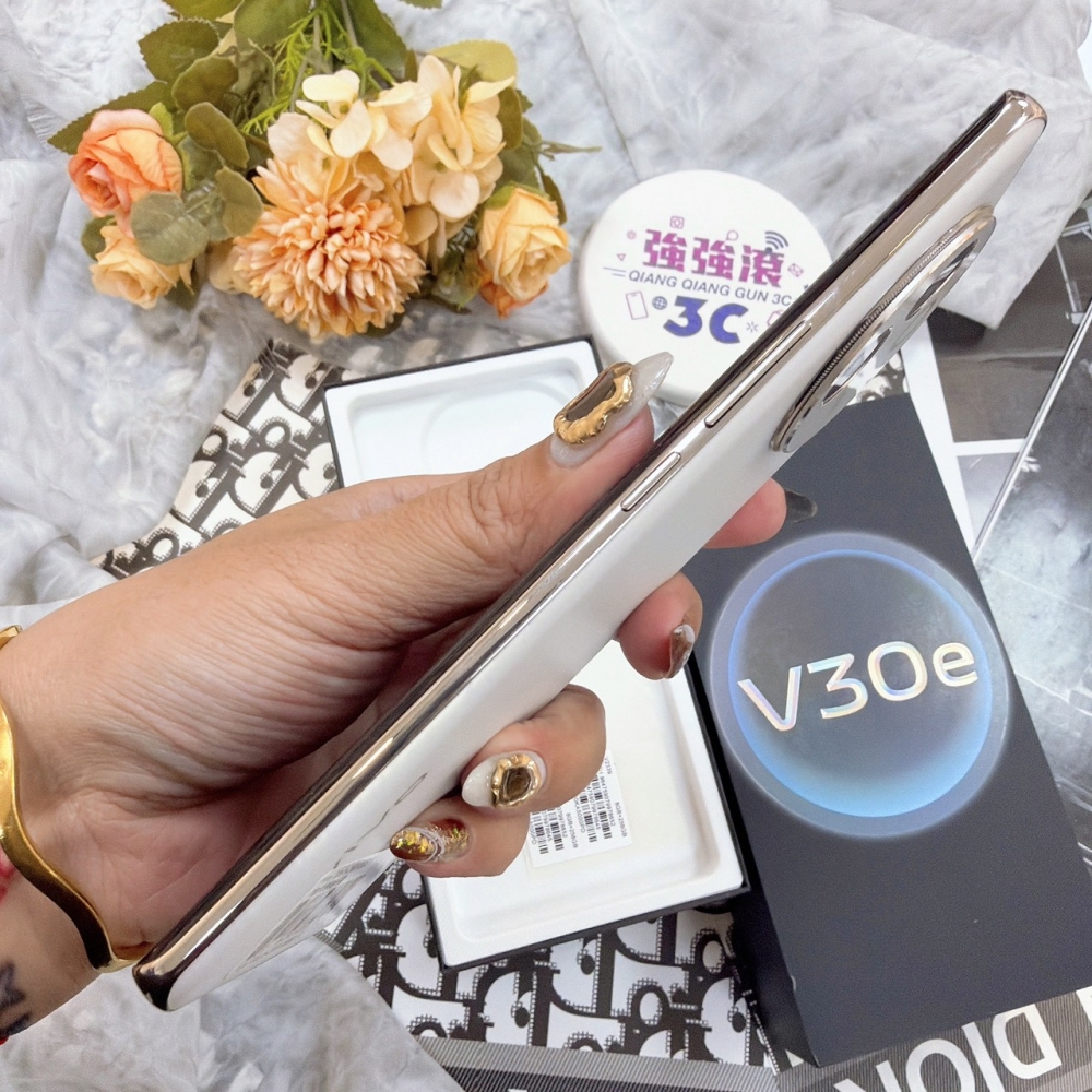 歸仁-二手Vivo V30e 8+256G白色#78652(店家90天)
