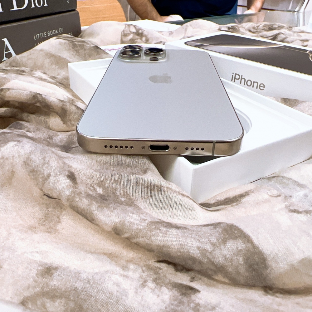 二手 iPhone 16 Pro Max 256G 原色*13435(店保365天)