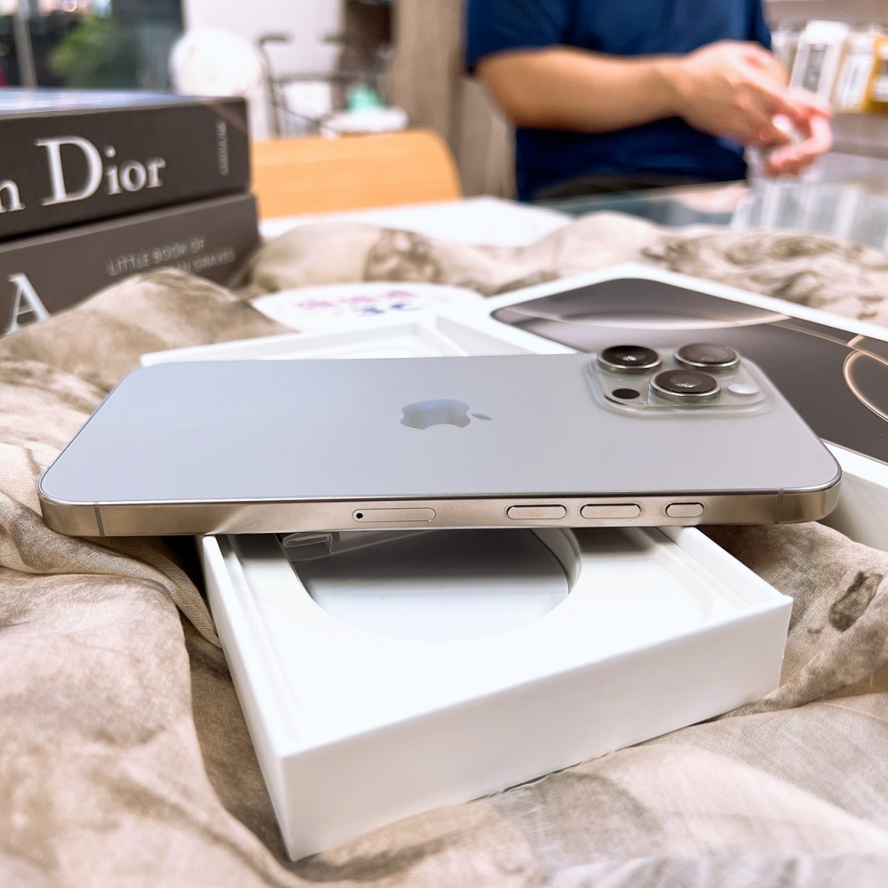 二手 iPhone 16 Pro Max 256G 原色*13435(店保365天)