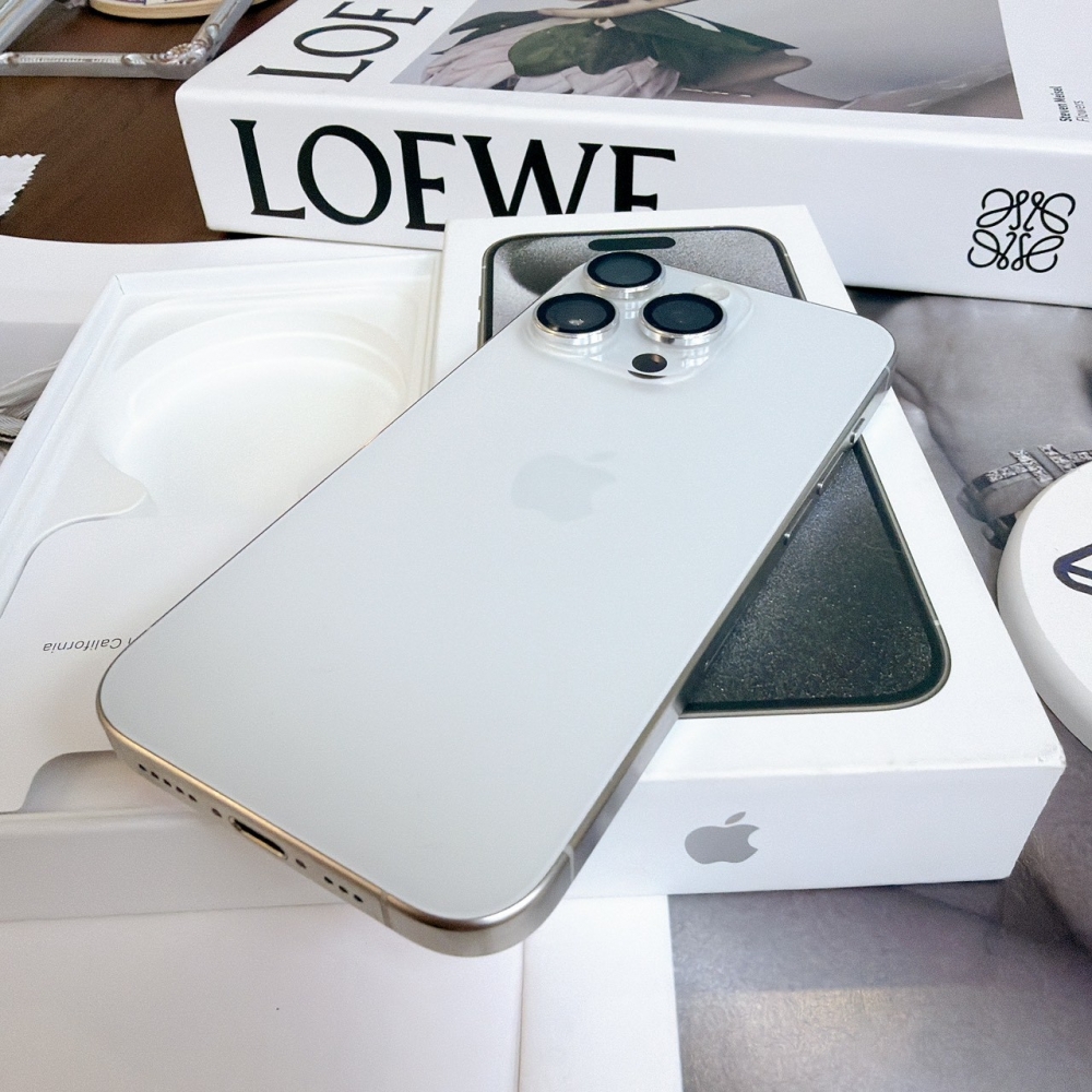 鹽行-二手 15Pro 256G 白色 #29359(店保365天)