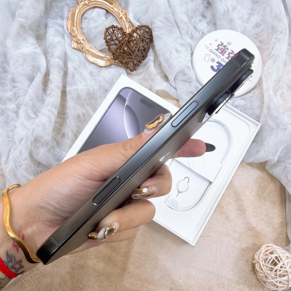 歸仁-二手iphone16 pro max 256黑色＃94432（原廠保內）