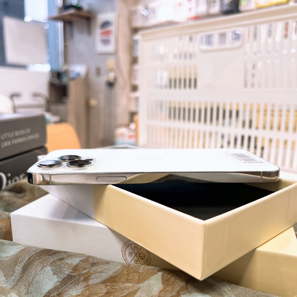 二手 13Promax128G 銀色*62960 (店家保固365天)