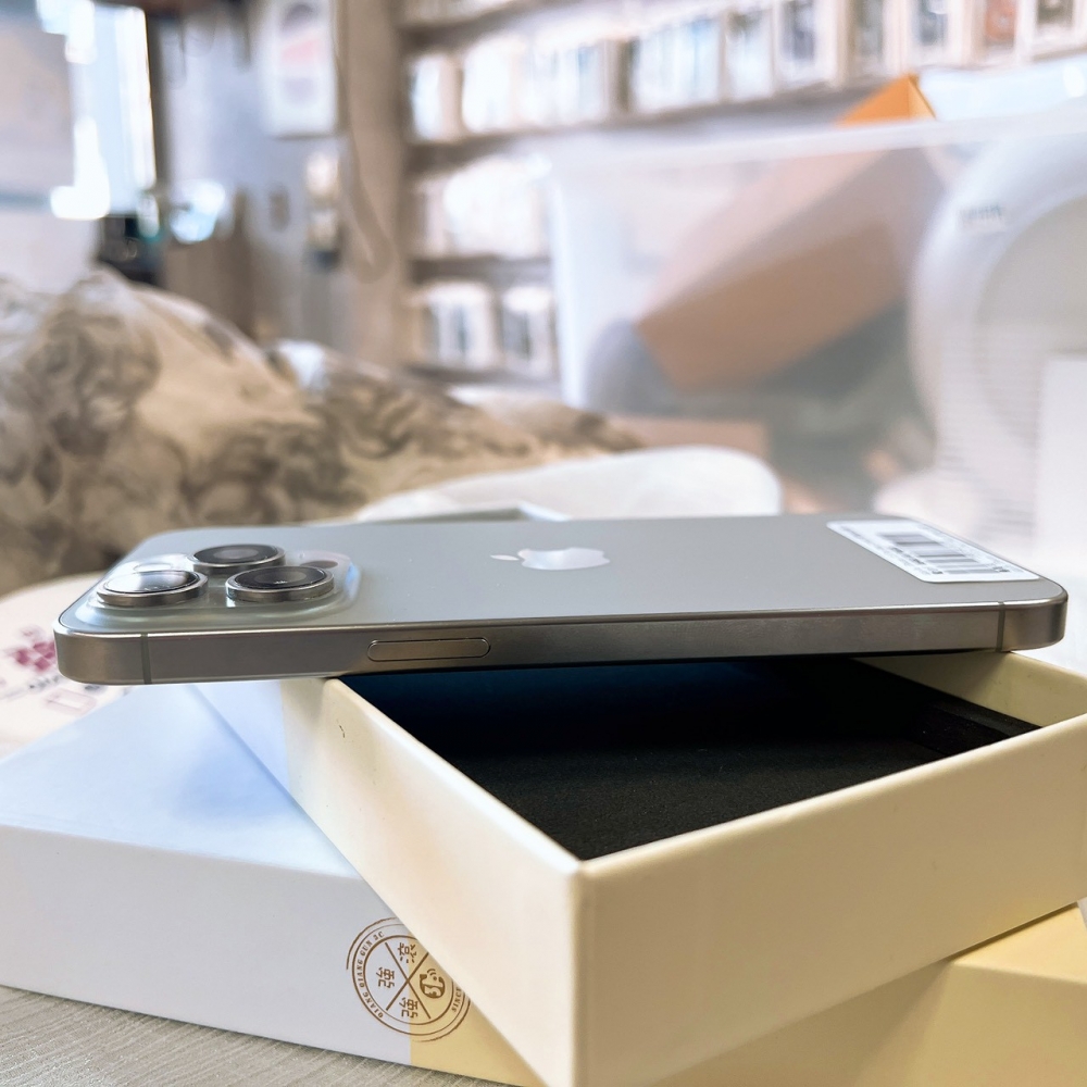 二手-iPhone15ProMax 256G 原色*61085（店家保固365天）