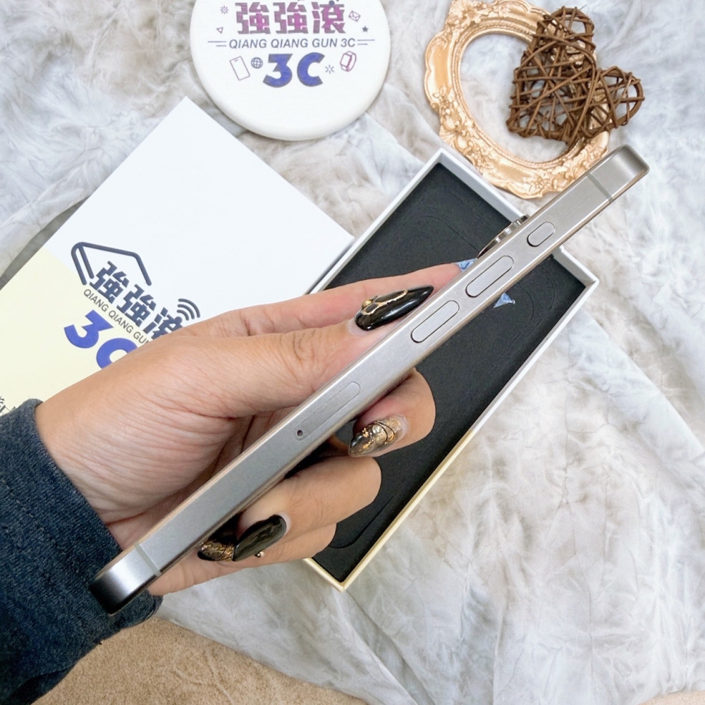 歸仁-二手iphone 15 pro 256G原鈦色＃32264（店保365天）