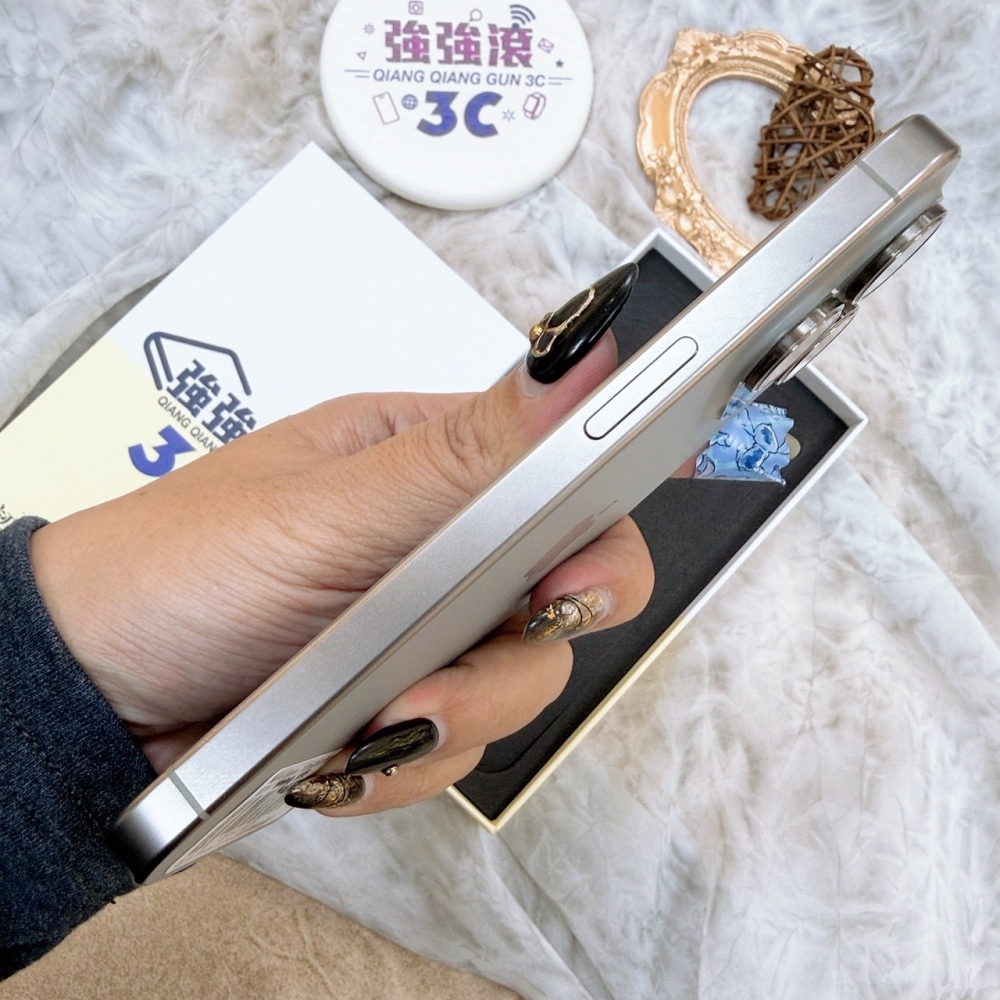 歸仁-二手iphone 15 pro 256G原鈦色＃32264（店保365天）