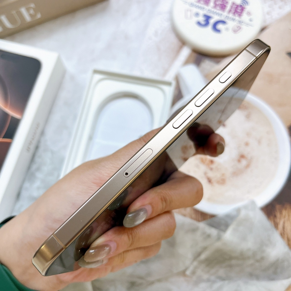 iPhone16Pro 128G 金色*33933（店家保固90天）