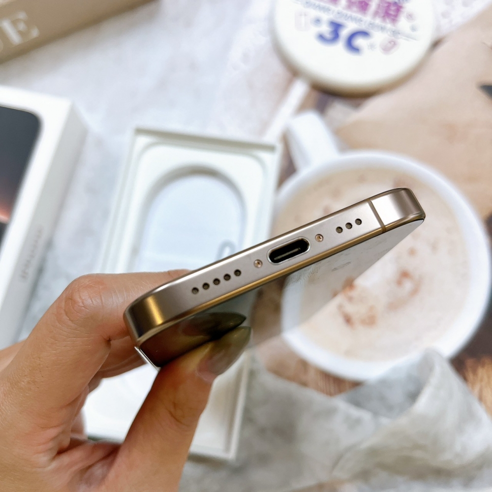 iPhone16Pro 128G 金色*33933（店家保固90天）