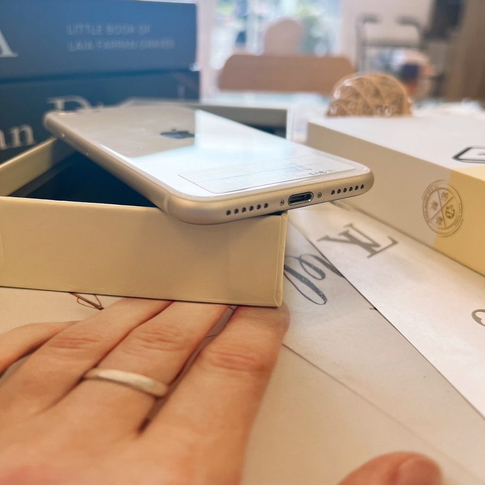 二手 iPhone SE3 64G 白色*01604（店家保固）