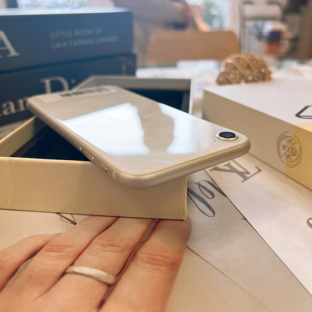 二手 iPhone SE3 64G 白色*01604（店家保固）