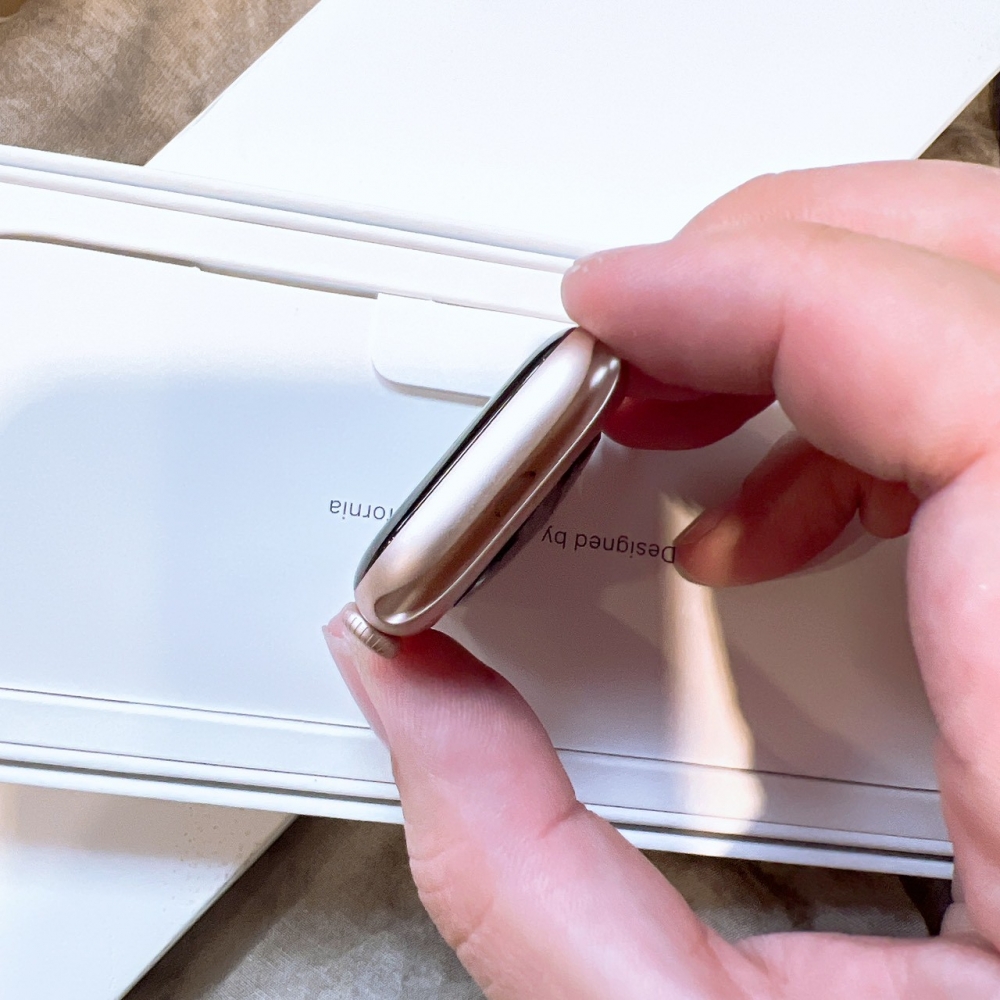 二手 APPLE Watch S11 42MM 金色 GPS版*97XQJ（原廠保固）