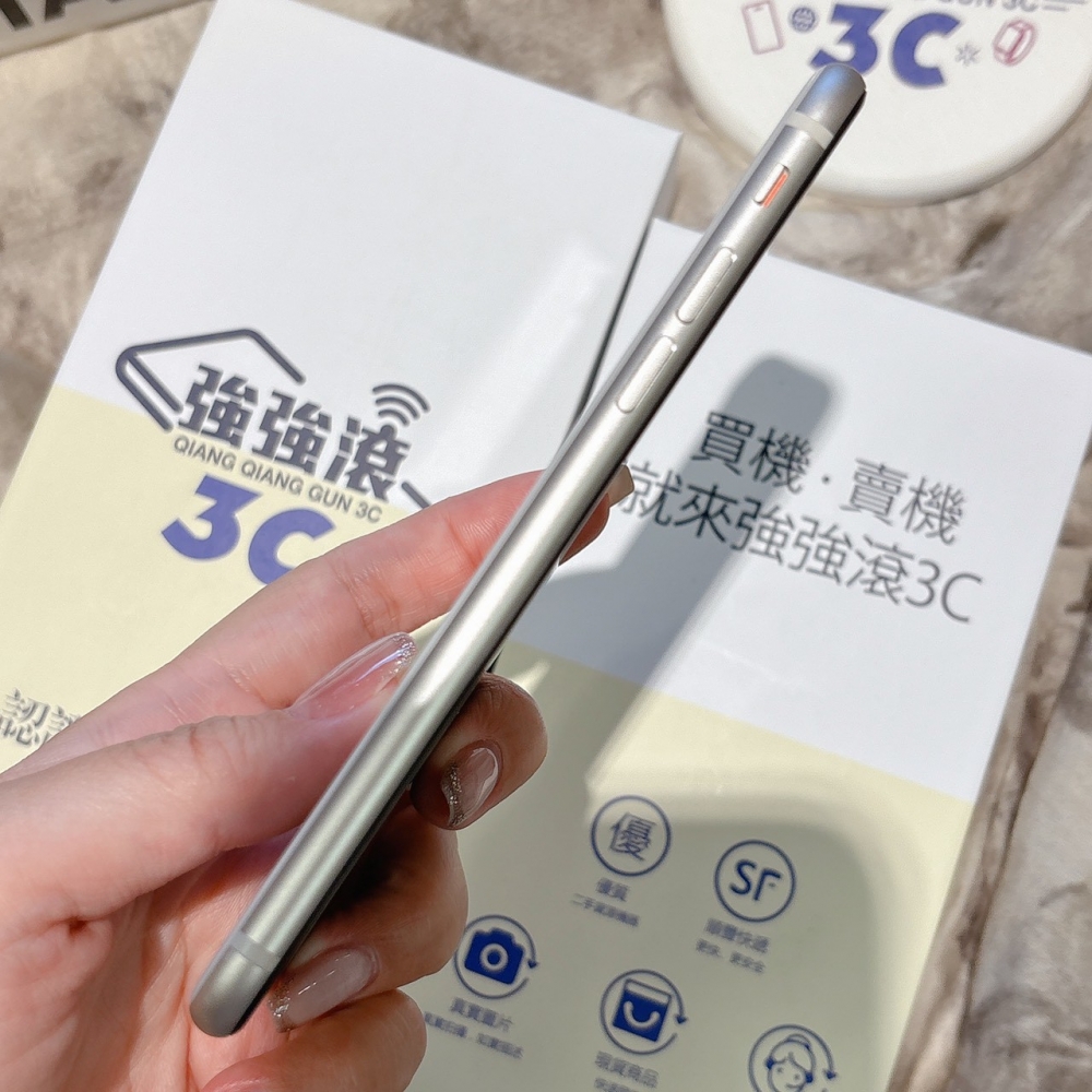 二手 iPhoneSE3 64G 白色*15272（店家保固）
