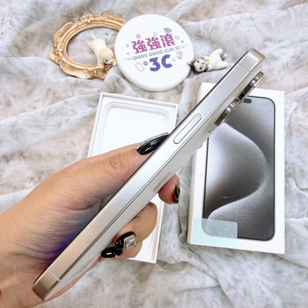 歸仁-二手iPhone 15pro max 256G 白色＃53821（店家保固365天）