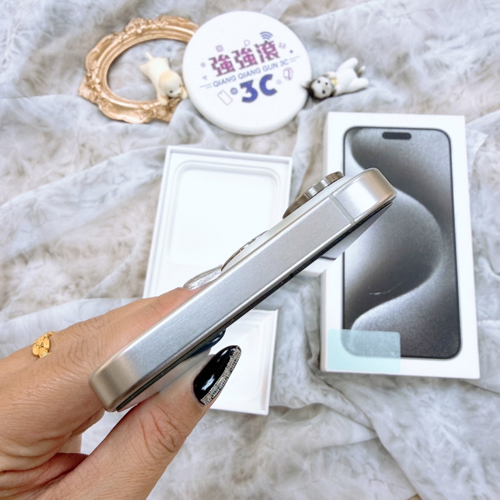 歸仁-二手iPhone 15pro max 256G 白色＃53821（店家保固365天）