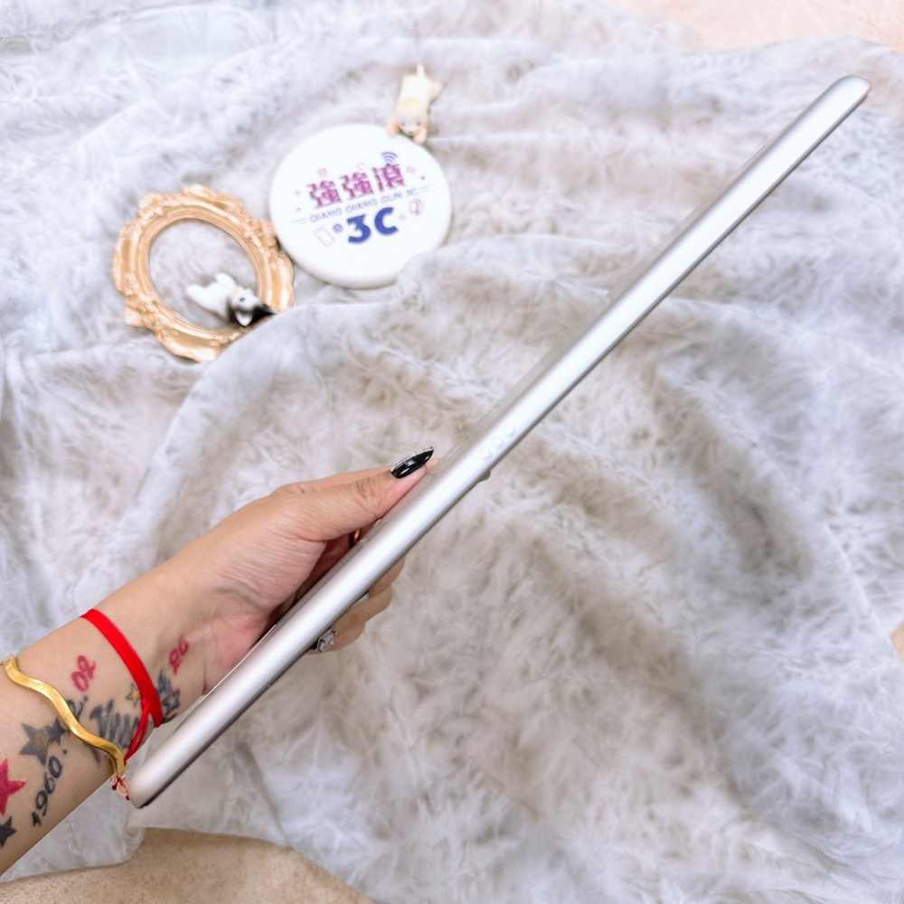 歸仁-二手iPad 9 256G 銀色＃QL7W3（店保30天）