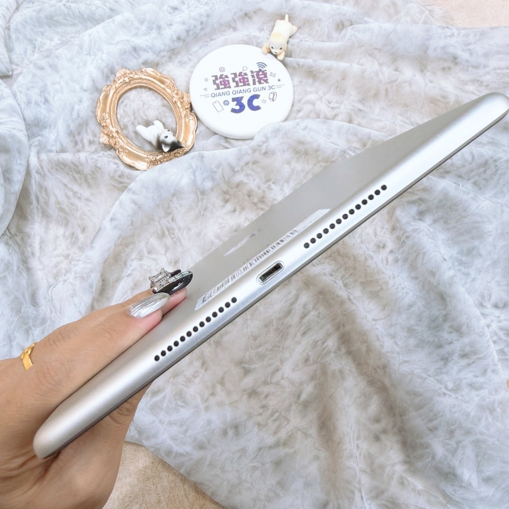 歸仁-二手iPad 9 256G 銀色＃QL7W3（店保30天）
