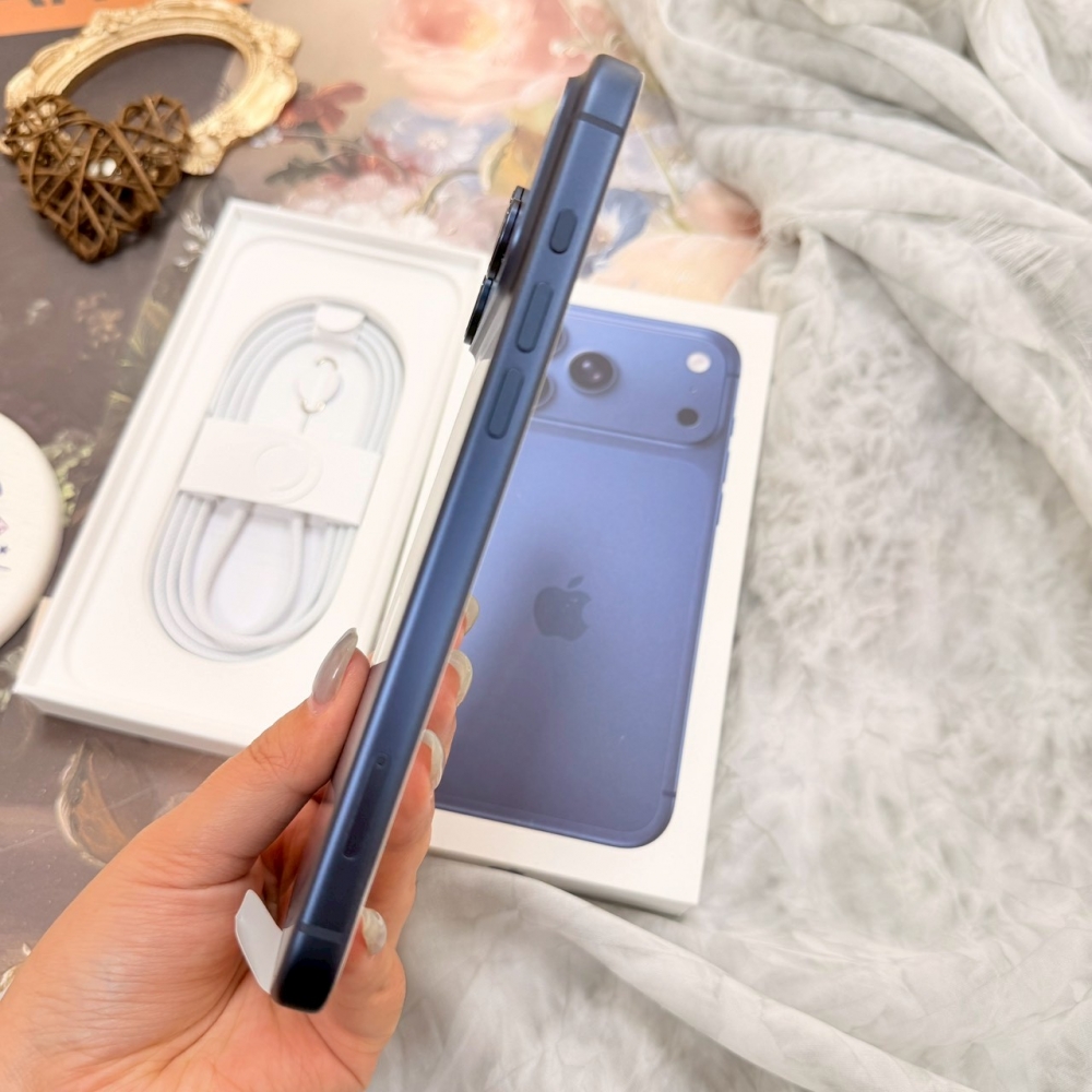 歸仁-二手iPhone 17promax256G藍*74906（原廠保內）