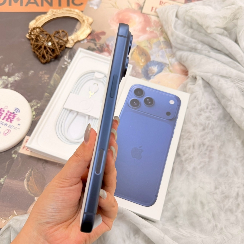 歸仁-二手iPhone 17promax256G藍*74906（原廠保內）