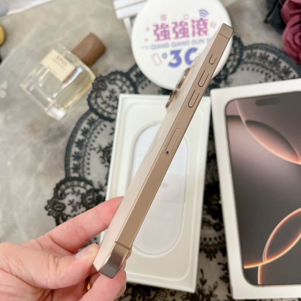 佳里-二手IPHONE 16 ProMax 256G 金色 #87602（店家保固365）