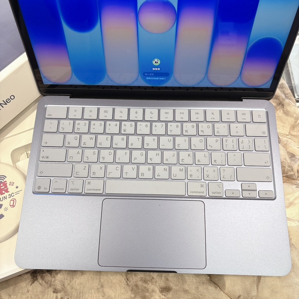 二手 Macbook Neo 13吋 8+256G 藍色*T9NKP（原廠保固）