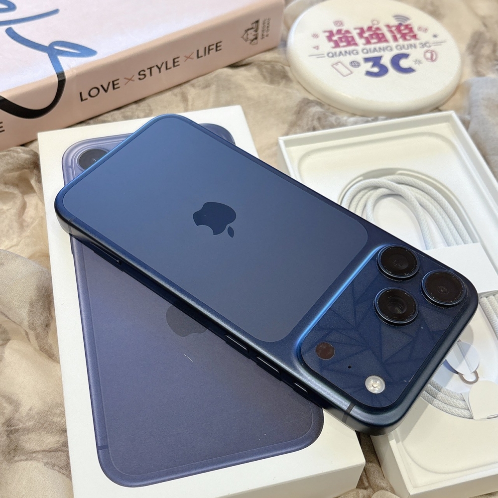 二手 iPhone17 Pro Max 256G 藍色 #52499（原廠保固）