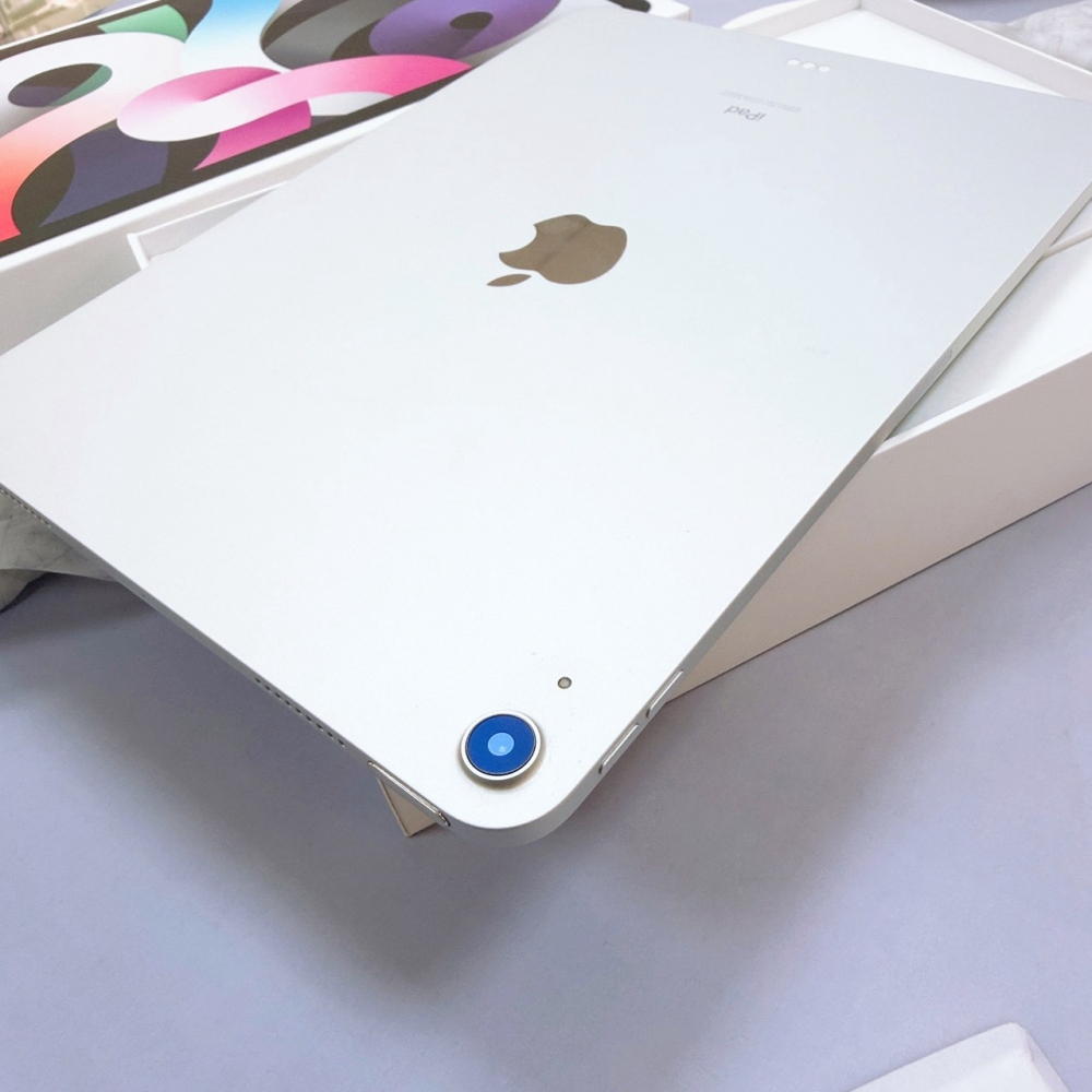 歸仁-iPad air 4 256G 銀色色（店家保30天）